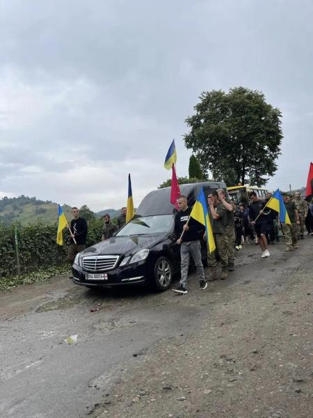  На Рахівщині провела в останню дорогу полеглого за Україну Павла Тулайдана 