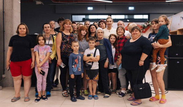 Лобода зустрілася з українськими біженцями у Польщі Лобода зустрілася з українськими біженцями у Польщі