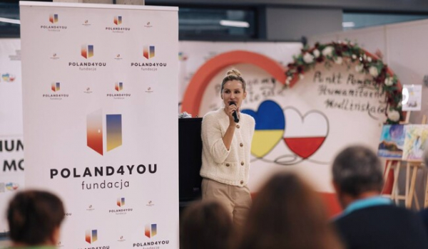 Лобода зустрілася з українськими біженцями у Польщі Лобода зустрілася з українськими біженцями у Польщі