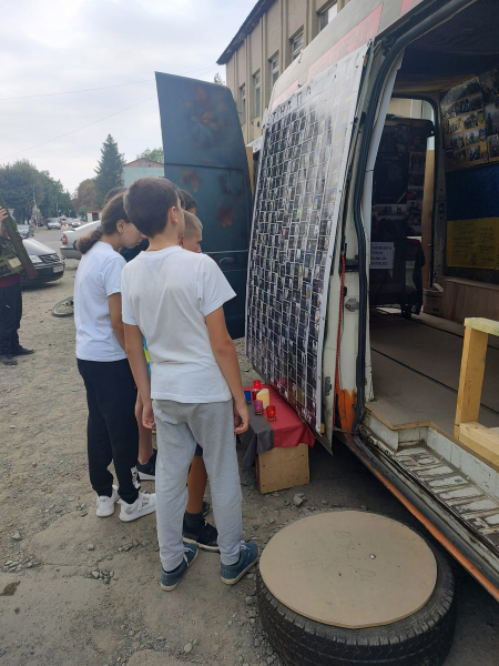 В закарпатське село Білки привезли артефакти з передової (ФОТО)