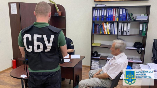  В Ужгороді судитимуть уродженця рф, який поширював та публічно використовував комуністичну символіку 