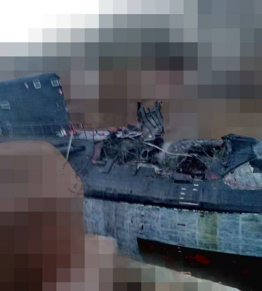 З'явилися фото пошкоджень підводного човна ВМФ РФ "Ростов-на-Дону" після ракетного удару України
З'явилися фото пошкоджень підводного човна ВМФ РФ "Ростов-на-Дону" після ракетного удару України