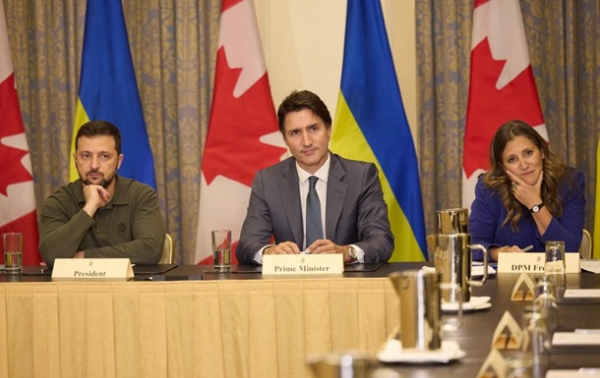 Зеленський зустрівся з бізнесменами Канади Зеленський зустрівся з бізнесменами Канади