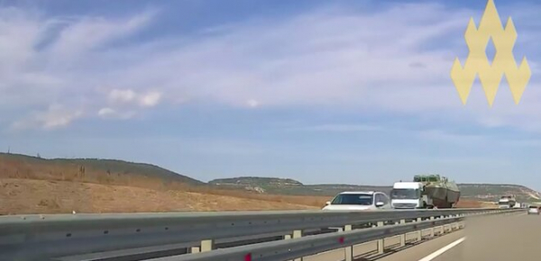 Росіяни перекидають бойові катери до Севастополя, везуть суходолом у Криму — фото, відео
Росіяни перекидають бойові катери до Севастополя, везуть суходолом у Криму — фото, відео