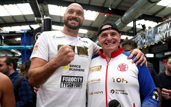 Тайсон може перемогти Нганну та Усика в один вечір - батько Ф'юрі Тайсон може перемогти Нганну та Усика в один вечір - батько Ф'юрі