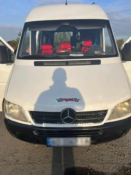 Позбувся автомобіля: закарпатець намагався перемістити через кордон партію контрабандного тютюну   Позбувся автомобіля: закарпатець намагався перемістити через кордон партію контрабандного тютюну