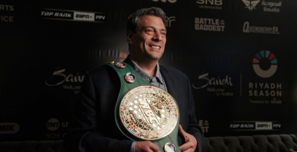 Президент WBC Сулейман прибув до Ер-Ріяда з чемпіонським поясом для переможця бою Ф’юрі – Нганну Президент WBC Сулейман прибув до Ер-Ріяда з чемпіонським поясом для переможця бою Ф’юрі – Нганну