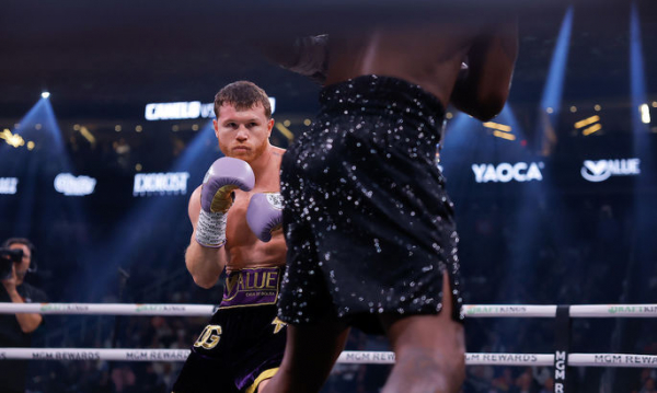 Гвоздик привітав Канело із перемогою над Чарло