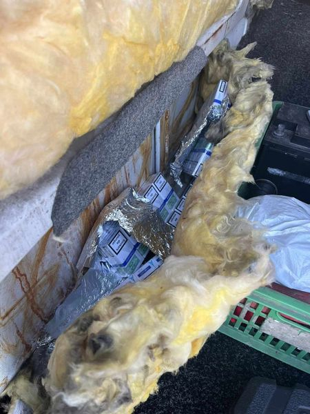 Позбувся автомобіля: закарпатець намагався перемістити через кордон партію контрабандного тютюну   Позбувся автомобіля: закарпатець намагався перемістити через кордон партію контрабандного тютюну