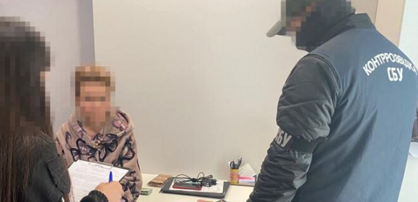 
Консул України допомагала нелегалам із "терористично ризикових" країн переїхати до ЄС &mdash; СБУ 