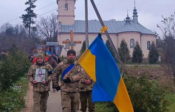 Перечинська громада попрощалася з полеглим Героєм Володимиром Кушніром (ФОТО) Перечинська громада попрощалася з полеглим Героєм Володимиром Кушніром (ФОТО)