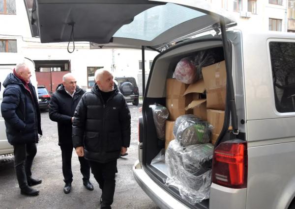  Литовські партнери Закарпаття передали понад 500 зимових спальних мішків для ЗСУ 