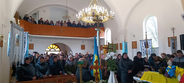 Перечинська громада попрощалася з полеглим Героєм Володимиром Кушніром (ФОТО) Перечинська громада попрощалася з полеглим Героєм Володимиром Кушніром (ФОТО)
