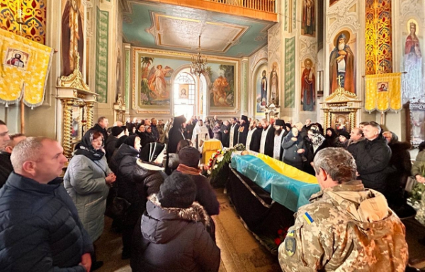 В Мукачеві попрощалися із захисником Іваном Савельєвим