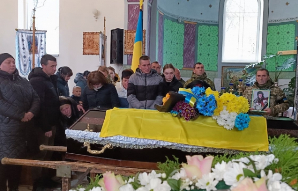 Перечинська громада попрощалася з полеглим Героєм Володимиром Кушніром (ФОТО) Перечинська громада попрощалася з полеглим Героєм Володимиром Кушніром (ФОТО)