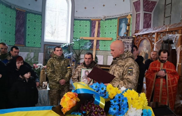 Перечинська громада попрощалася з полеглим Героєм Володимиром Кушніром (ФОТО) Перечинська громада попрощалася з полеглим Героєм Володимиром Кушніром (ФОТО)