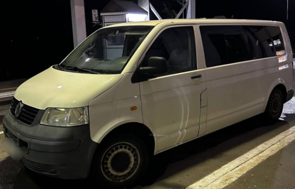 Через КПП "Малий Березний" спробували вивезти мікроавтобус за підробленими документами Через КПП "Малий Березний" спробували вивезти мікроавтобус за підробленими документами