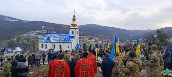 Перечинська громада попрощалася з полеглим Героєм Володимиром Кушніром (ФОТО) Перечинська громада попрощалася з полеглим Героєм Володимиром Кушніром (ФОТО)