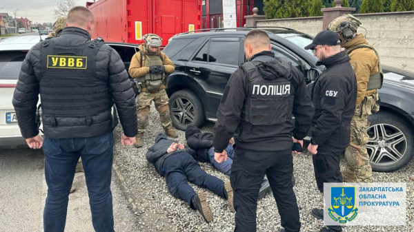  На Тячівщині двох місцевих мешканців викрили на незаконному переправленні військовозобов&rsquo;язаного до Румунії 