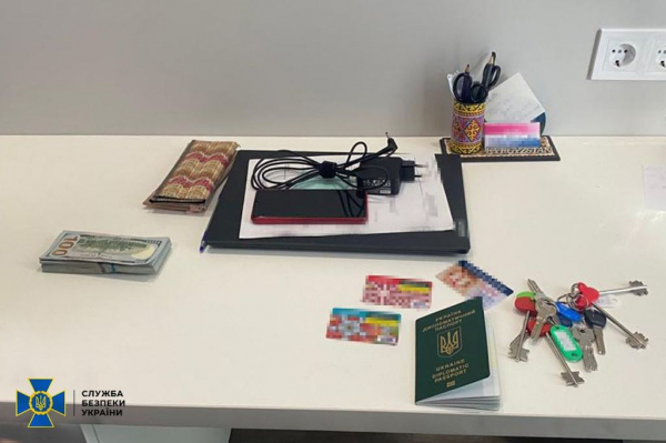 
Консул України допомагала нелегалам із "терористично ризикових" країн переїхати до ЄС &mdash; СБУ 