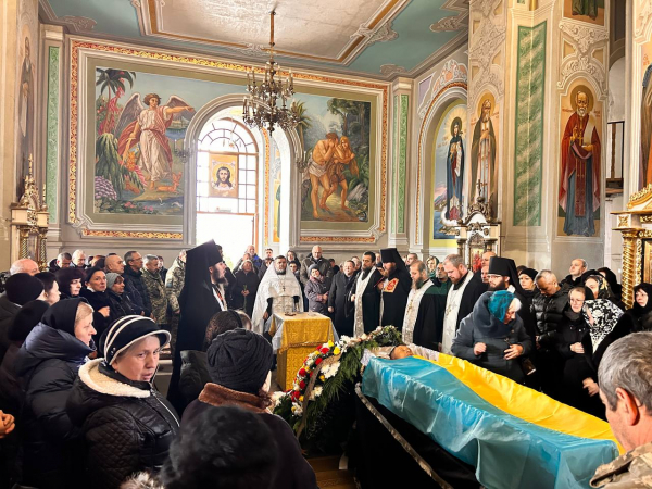 В Мукачеві попрощалися із захисником Іваном Савельєвим