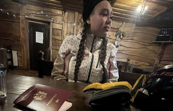 Співачка-блогерка із Москви приїхала відпочивати у Карпати: СБУ вже "відправляє" її назад