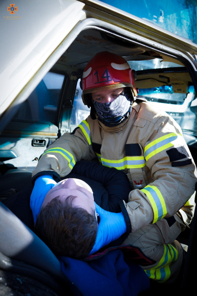 На Закарпатті рятувальники провели масштабні тренування (ФОТО) На Закарпатті рятувальники провели масштабні тренування (ФОТО)