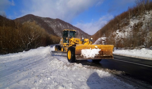 На закарпатських дорогах державного значення працює 20 одиниць техніки