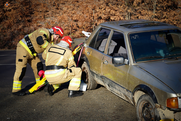 На Закарпатті рятувальники провели масштабні тренування (ФОТО) На Закарпатті рятувальники провели масштабні тренування (ФОТО)