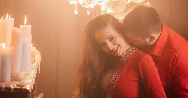 Виконавиця хіта "Танцюю гопака" Юлія Лущинська вперше стала мамою