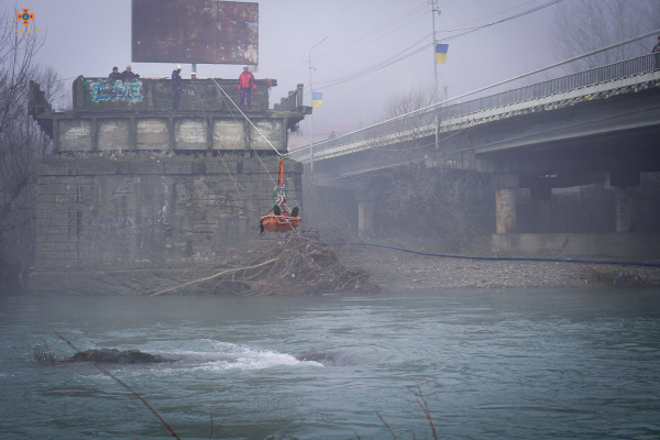 На Закарпатті рятувальники провели масштабні тренування (ФОТО) На Закарпатті рятувальники провели масштабні тренування (ФОТО)