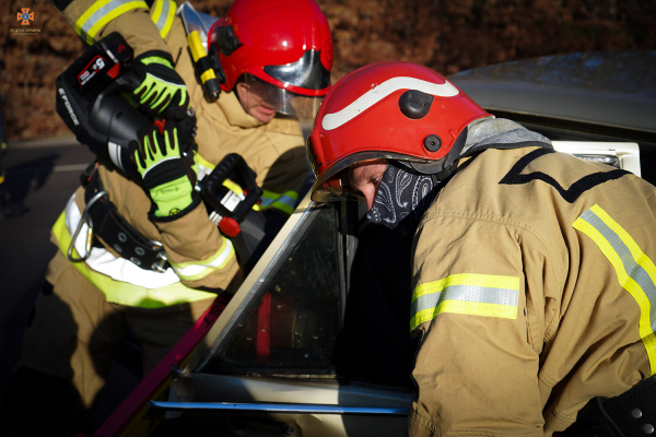 На Закарпатті рятувальники провели масштабні тренування (ФОТО) На Закарпатті рятувальники провели масштабні тренування (ФОТО)