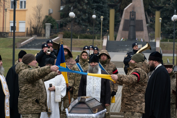 В Ужгороді попрощалися з полеглим Героєм Анатолієм Сінькевичем (ФОТО)