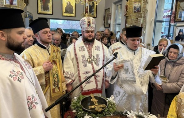 Закарпаття святкує Водохреща: В Ужгороді воду освячували владика Врасонофій та владика Ніл (ФОТО)
