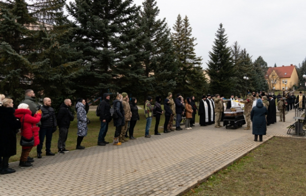 В Ужгороді попрощалися з полеглим Героєм Анатолієм Сінькевичем (ФОТО)