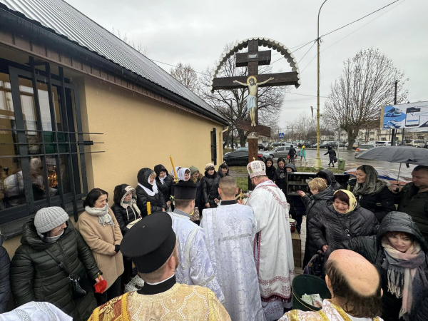 Закарпаття святкує Водохреща: В Ужгороді воду освячували владика Врасонофій та владика Ніл (ФОТО)