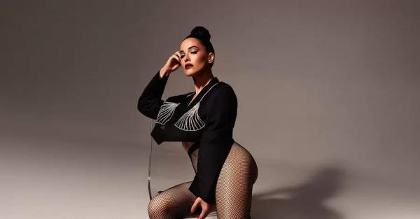 Астаф'єва про відмову від сцени: Уявіть, зранку обстріл, а ввечері я заводжу своє «аво-авокадо» Астаф'єва про відмову від сцени: Уявіть, зранку обстріл, а ввечері я заводжу своє «аво-авокадо»