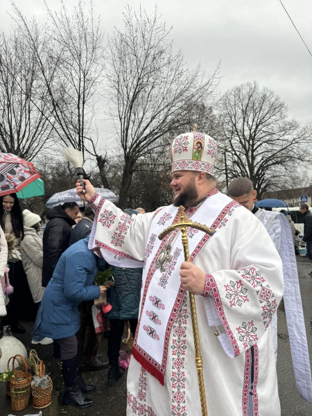 Закарпаття святкує Водохреща: В Ужгороді воду освячували владика Врасонофій та владика Ніл (ФОТО)