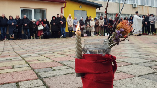 Закарпаття святкує Водохреща: В Ужгороді воду освячували владика Врасонофій та владика Ніл (ФОТО)