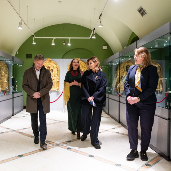 Зеленська на зустріч з першим джентльменом Данії надягла вінтажну брошку Lanvin, якій близько 50 років