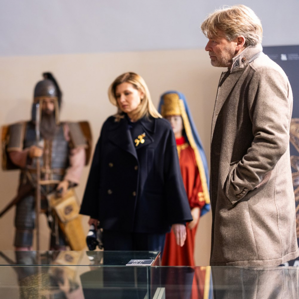 Зеленська на зустріч з першим джентльменом Данії надягла вінтажну брошку Lanvin, якій близько 50 років