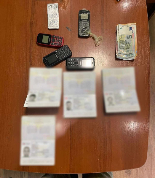  Запакували у контрацептиви телефони: на Закарпатті "ухилянти" планували переплисти Тису 