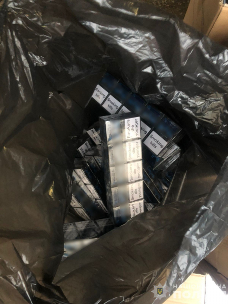 Закарпатка у своєму будинку ховала 5 тисяч пачок сигарет та 180 літрів спирту (ФОТО) Закарпатка у своєму будинку ховала 5 тисяч пачок сигарет та 180 літрів спирту (ФОТО)