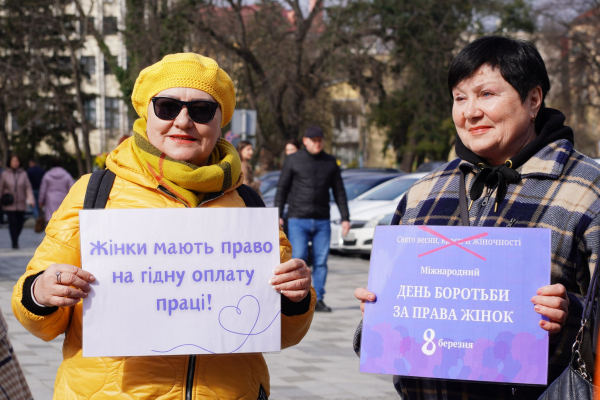 "Не свято весни, квітів та жіночності": в Ужгороді відзначили Міжнародний день боротьби за права жінок (ФОТО)