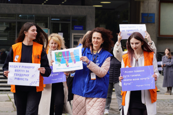 "Не свято весни, квітів та жіночності": в Ужгороді відзначили Міжнародний день боротьби за права жінок (ФОТО)