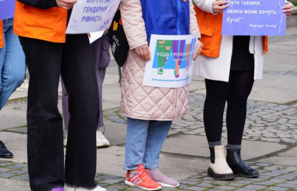 "Не свято весни, квітів та жіночності": в Ужгороді відзначили Міжнародний день боротьби за права жінок (ФОТО)