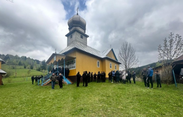 "Після 5 років протидії з боку МП": у селі на Закарпатті громада ПЦУ повернула собі храм (ФОТО)