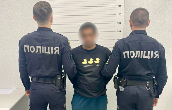  Силою відібрав телефон просто посеред вулиці: в Ужгороді затримали злочинця 