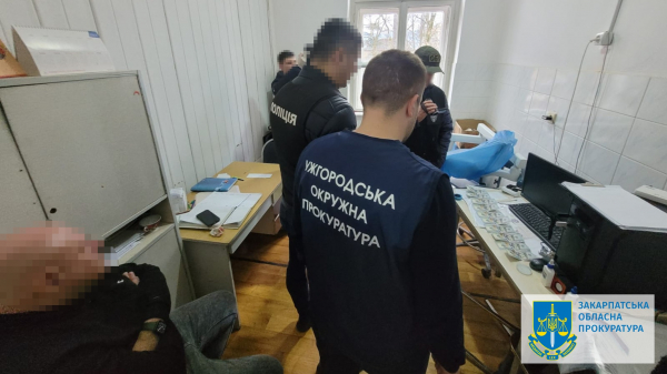 $2 тис за фіктивну інвалідність: Закарпатському лікарю-члену ВЛК загрожує до 10 років ув'язнення $2 тис за фіктивну інвалідність: Закарпатському лікарю-члену ВЛК загрожує до 10 років ув'язнення