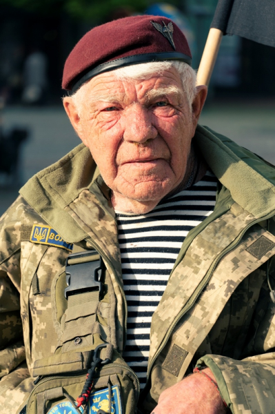 У Мукачево приїхав військовий-волонтер Григорій Янченко, який зібрав для ЗСУ понад 8 млн гривень (ФОТО) У Мукачево приїхав військовий-волонтер Григорій Янченко, який зібрав для ЗСУ понад 8 млн гривень (ФОТО)